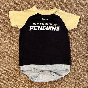 Pittsburgh penguins Reebok bodysuit, 6-9 months